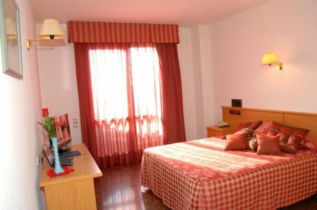 La Imperial Hotell Luceni Rum bild