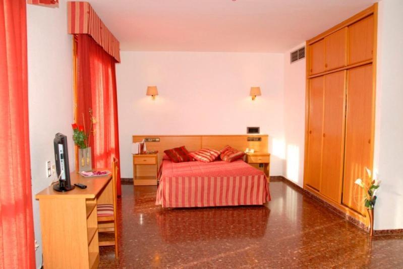 La Imperial Hotell Luceni Rum bild